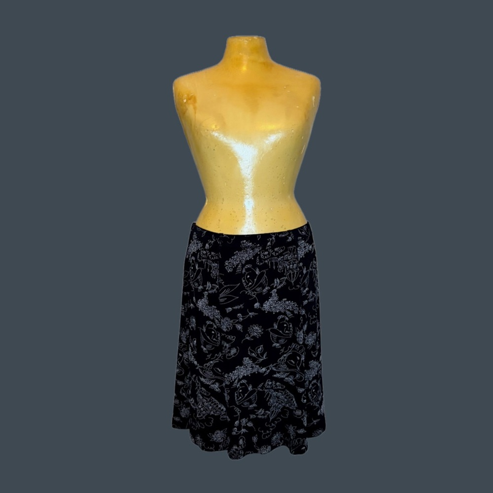 〰️Black & White Floral Outline Skirt〰️